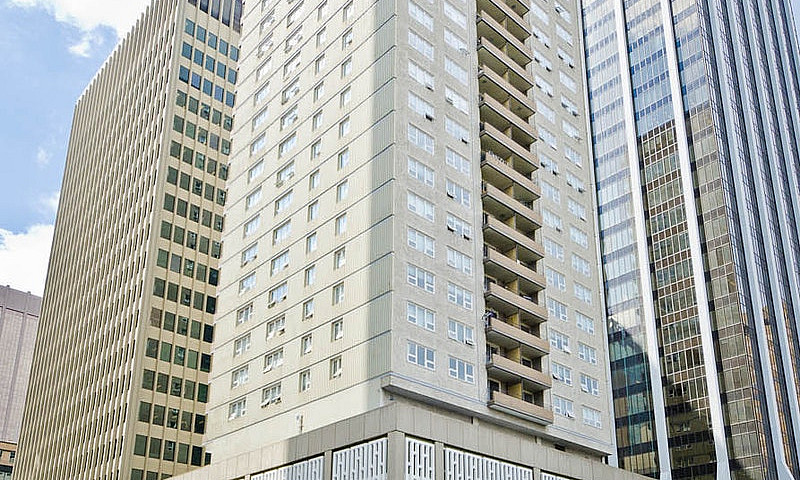 Studio - 505 6 St. S...