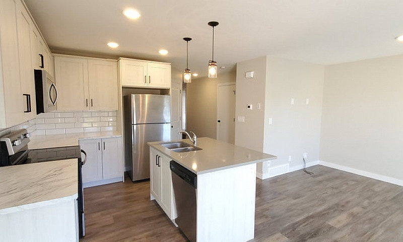 Duplex In Blackfalds...