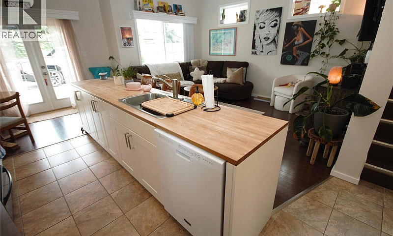 6466 Park Drive Oliv...