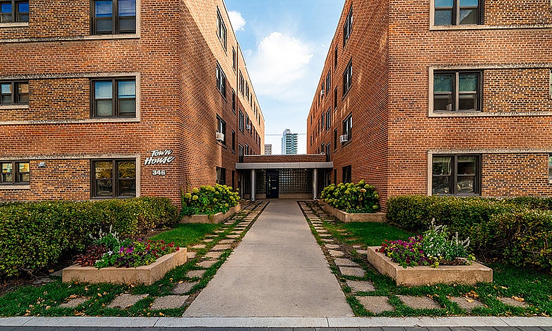2Br Suite In Charact...
