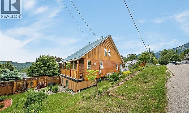 2005 Kootenay Avenue...