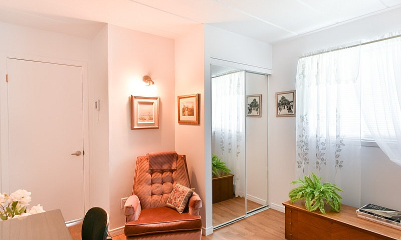 4 ½ - Charlesbourg -...