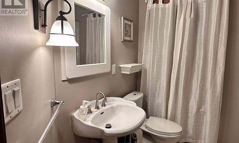 Ensuite 2 - 3369 St ...