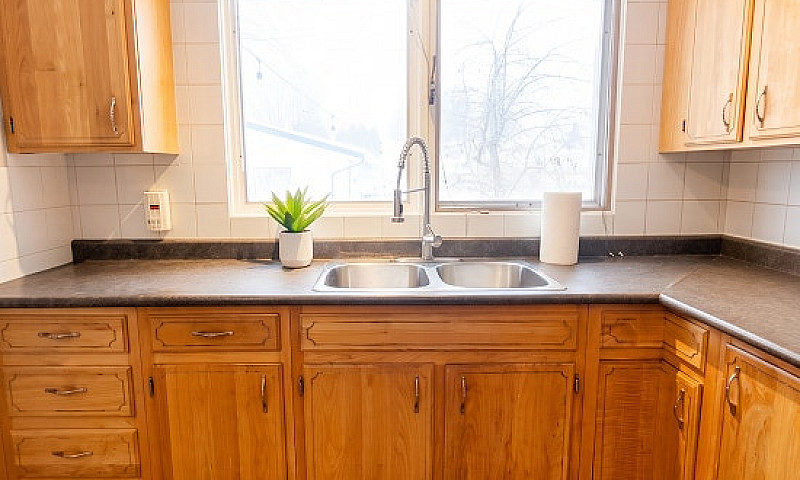 Nice 3-Bed Mainfloor...