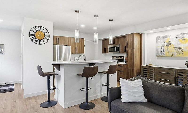 2 17 Morier Avenue W...