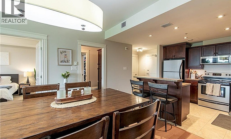 185 Royal Oaks Boule...