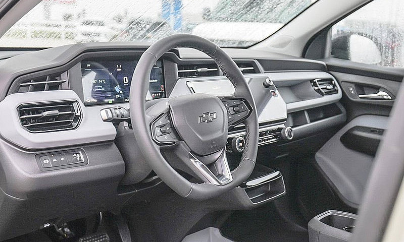 2027 Chevrolet Bolt ...