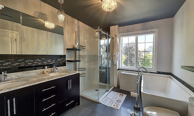$847,000 - 2 Storey ...