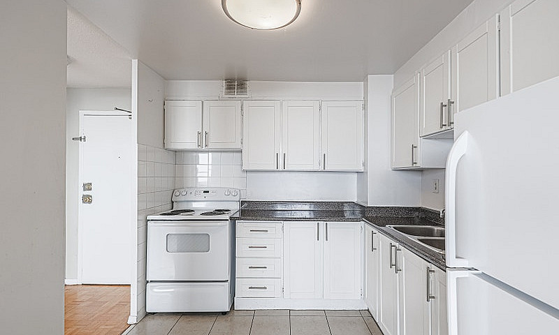 2 Bdrm Suite With Ba...