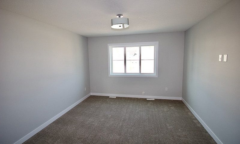 Leduc 2 Bed + Den 2....