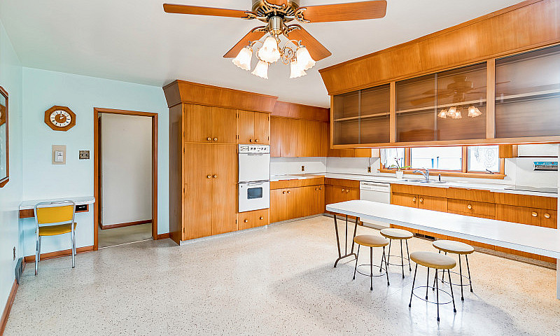 House For Sale 228 M...