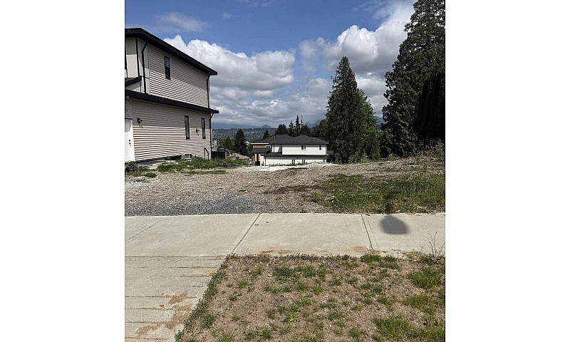 13875 114 Avenue Sur...