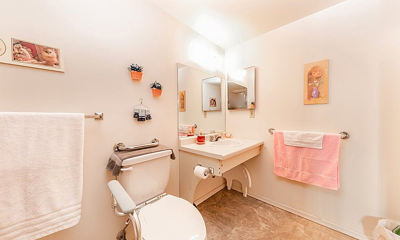 374 Edmonton St- 1 B...