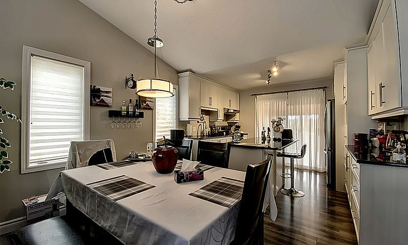 $549,999 - Bungalow ...
