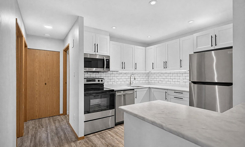 Lindenwoods Condo Fo...