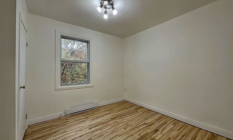 $597,000 - Triplex F...
