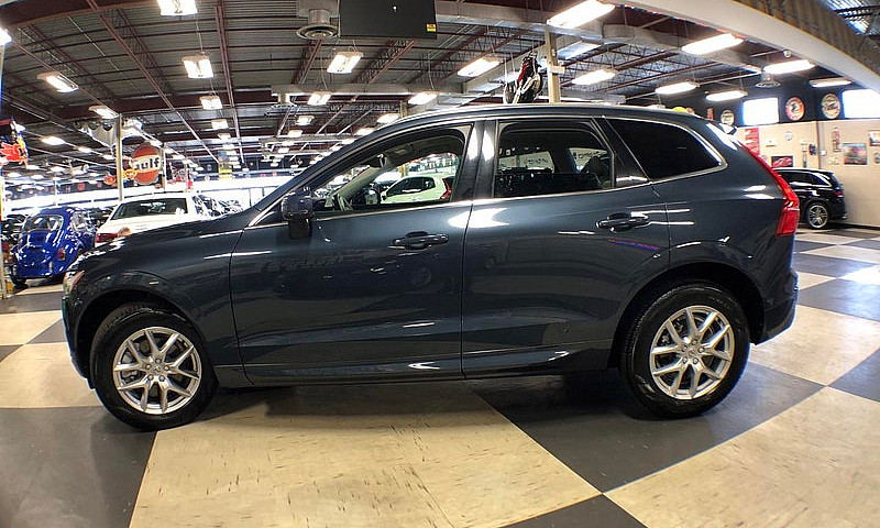 2021 Volvo Xc60 Mome...