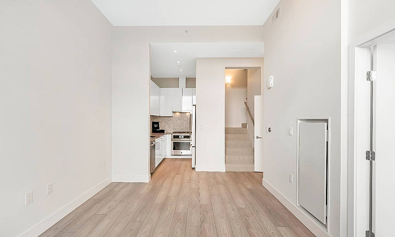3559 E Kent Ave N...