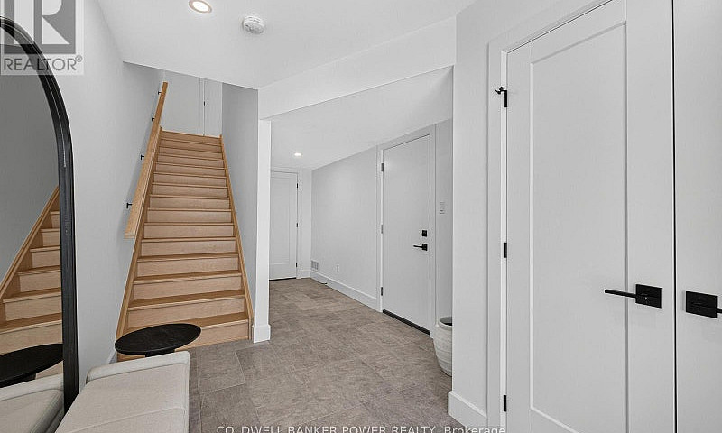 9 - 3534 Emilycarr L...