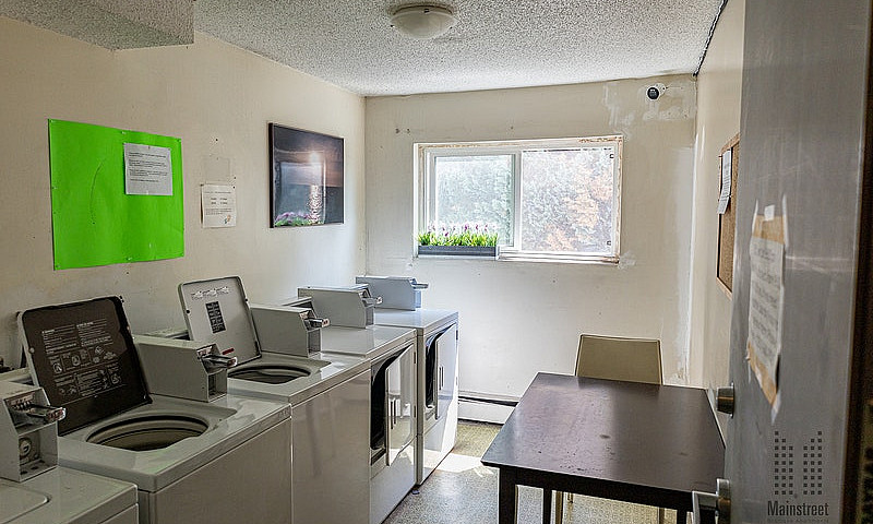 Esquimalt  Apartment...