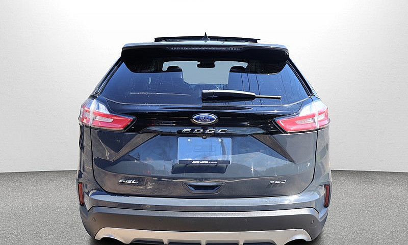 2021 Ford Edge...
