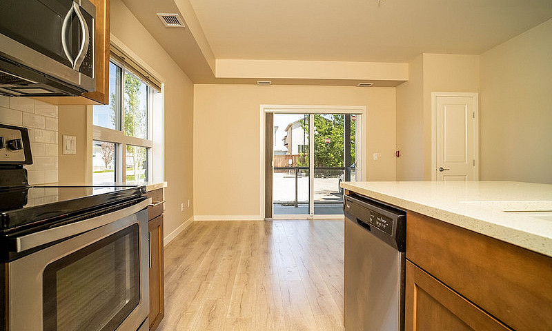 2 Bdr Lake View Cond...