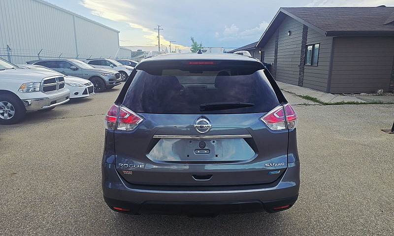 Nissan Rogue Sv***Aw...