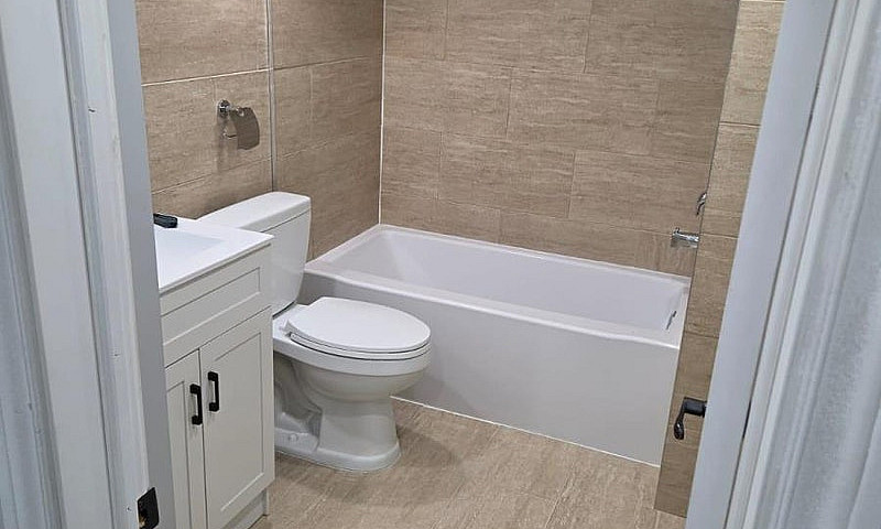 Bsmt - 158 Eastmount...