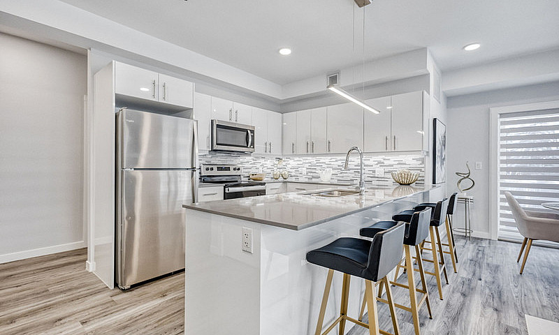 **Windsor Luxury Est...