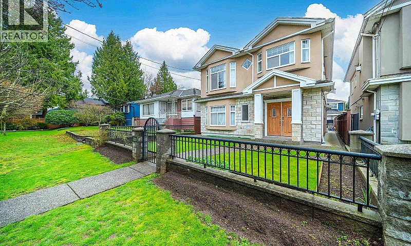 3320 E 43Rd Avenue V...