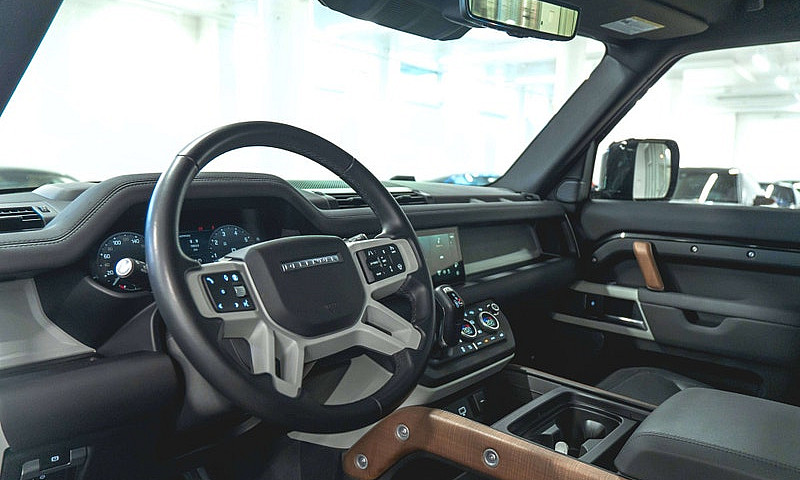 2024 Land Rover Defe...