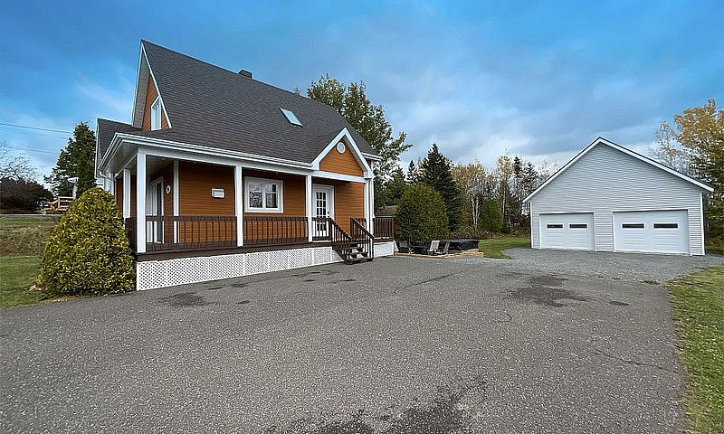 $368,000 - 1 1/2 Sto...