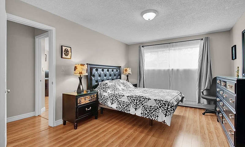 18+ Condo On Beaumar...