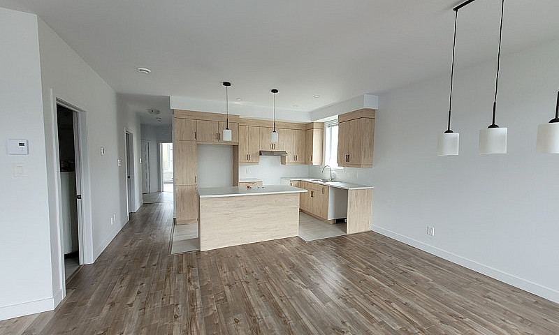 4 1/2 Style Condo Da...