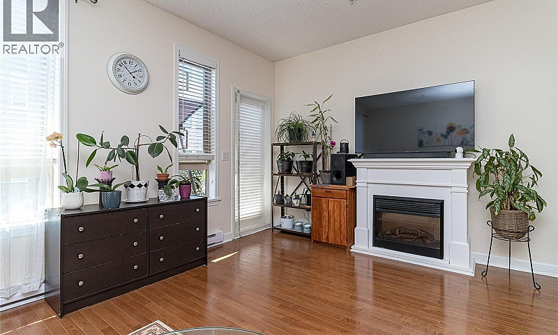 401 825 Goldstream A...