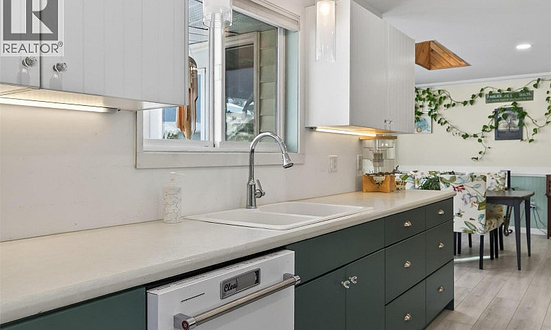 2952 Clapperton Aven...