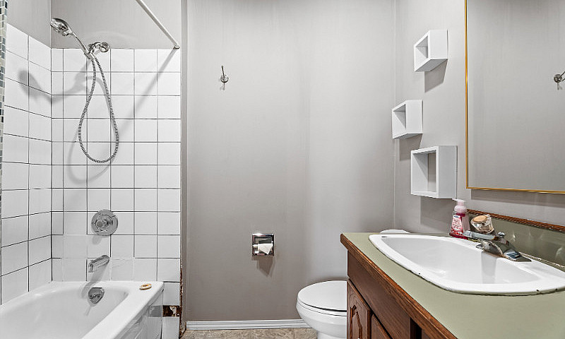 644 Hochelaga St W M...