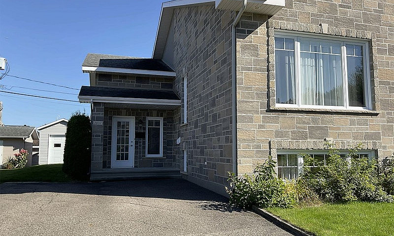 $439,900 - Semi-Deta...
