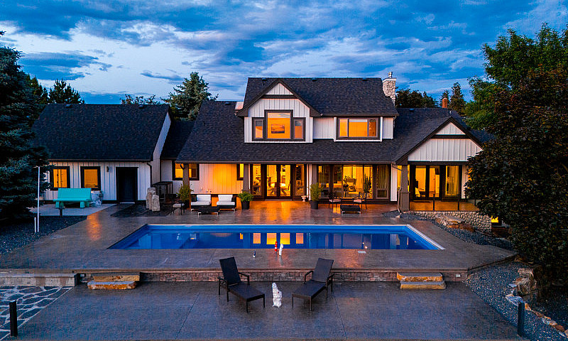 9.56 Acre Country Es...