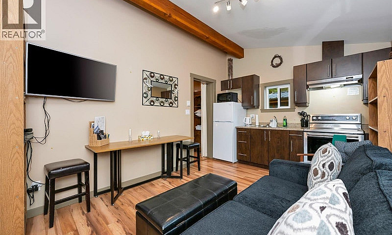 10 6574 Baird Rd Por...