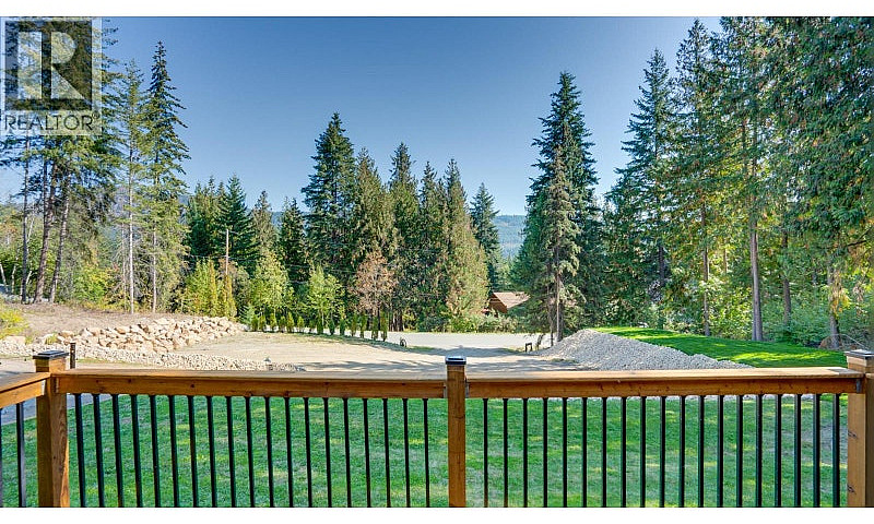 2452 Forest Drive Bl...