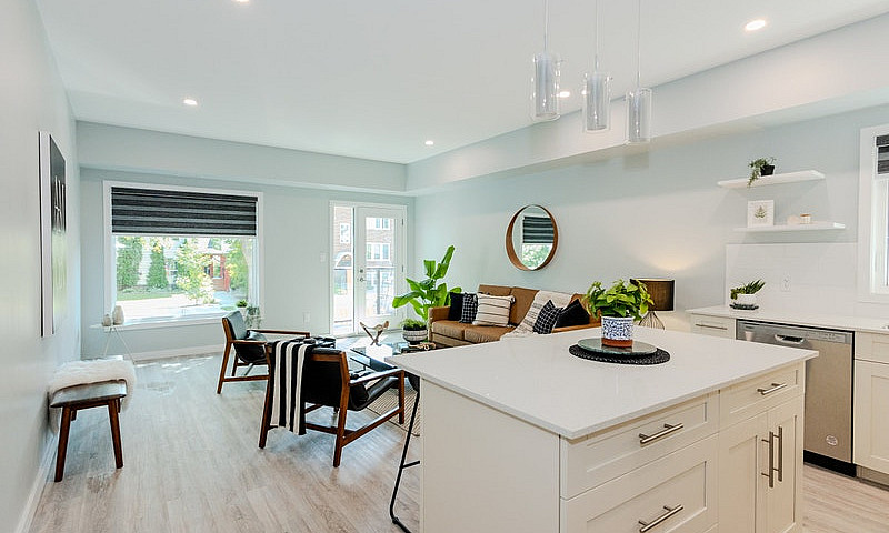 881 Grosvenor Avenue...