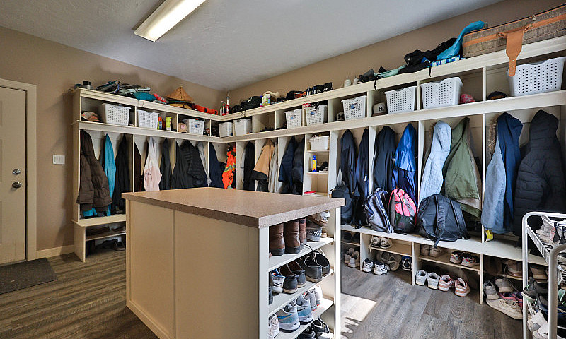 Seven Bedroom Magrat...