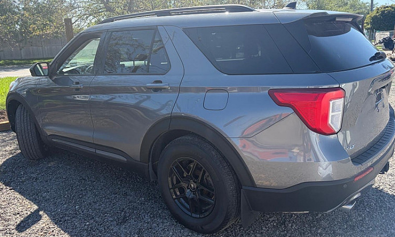 2022 Ford Explorer X...