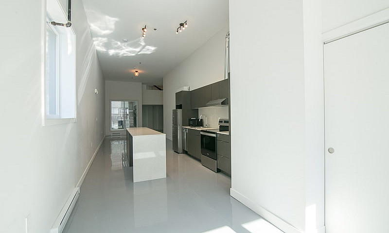 Spacious 2 Story Lof...