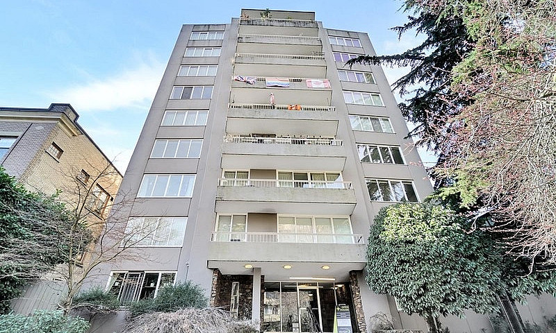 Studio Apartment For...