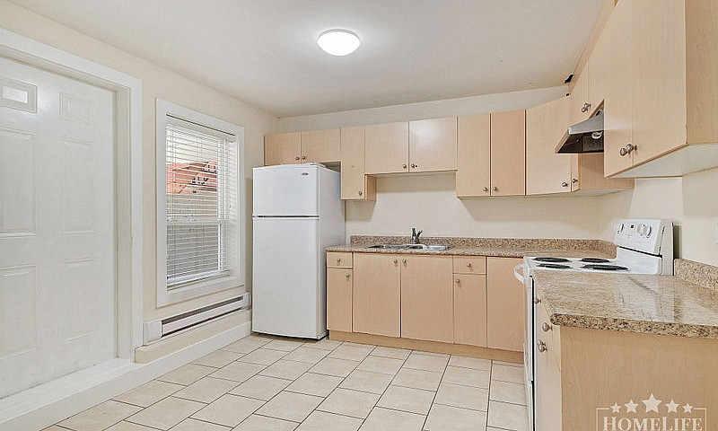 Bright & Spacious 2 ...