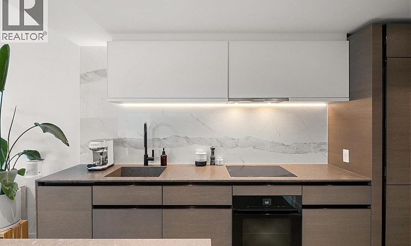 1404 620 Cardero Str...