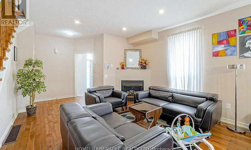 824 Khan Crescent Mi...