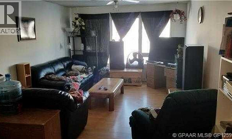 9835 96 Avenue Grand...